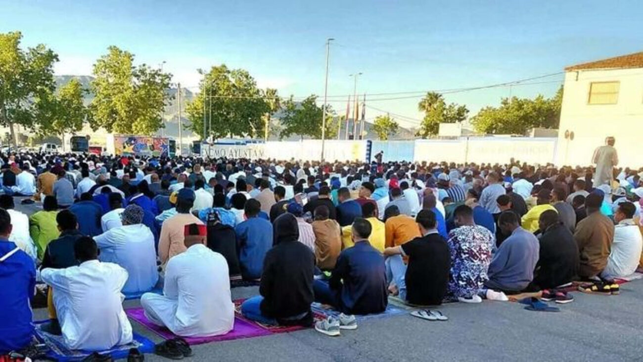 Musulmanes de Jumilla durante la oración del Eid. Foto de Mundoislam.com